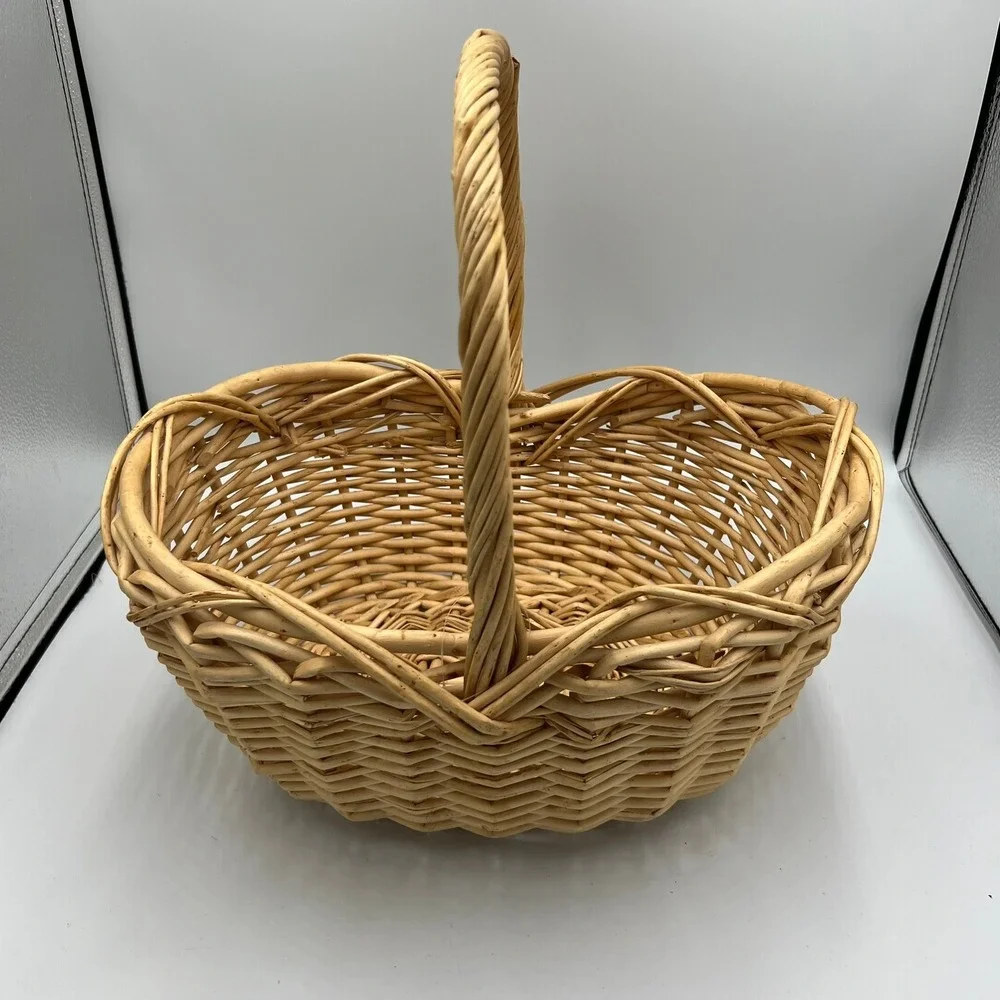 Woven Wicker Basket Unisex Medium Tan Very Good Rustic Scalloped Rim